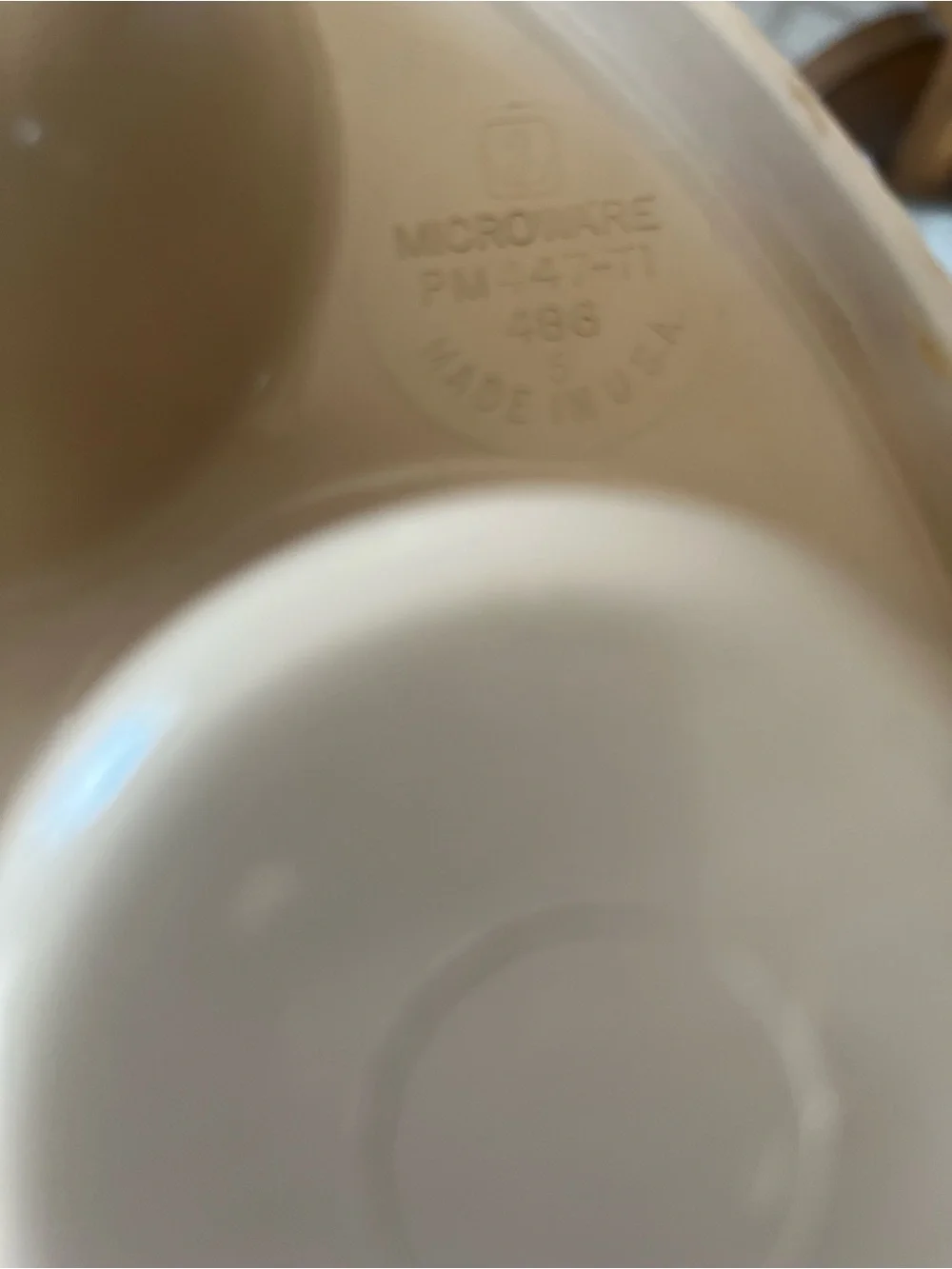 Beige Vintage Microwave 6-Cup Round Muffin Pan